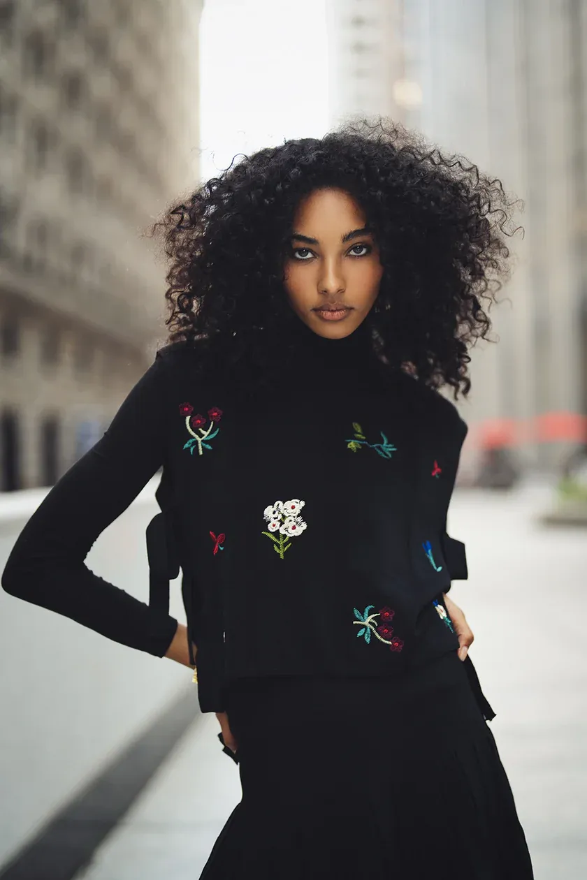 ALZ-T498 BLACK EMBROIDERED FLORAL TOP