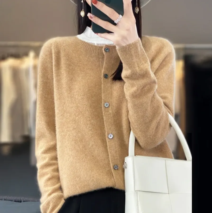 ELEANOR - Soft Button-Up Cardigan