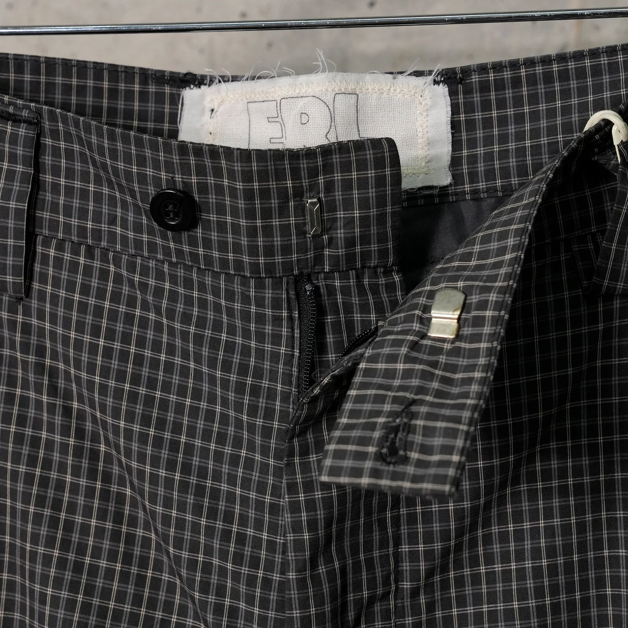 UNISEX TAILORED MINI PLAID SKATE SHORTS / BLACK