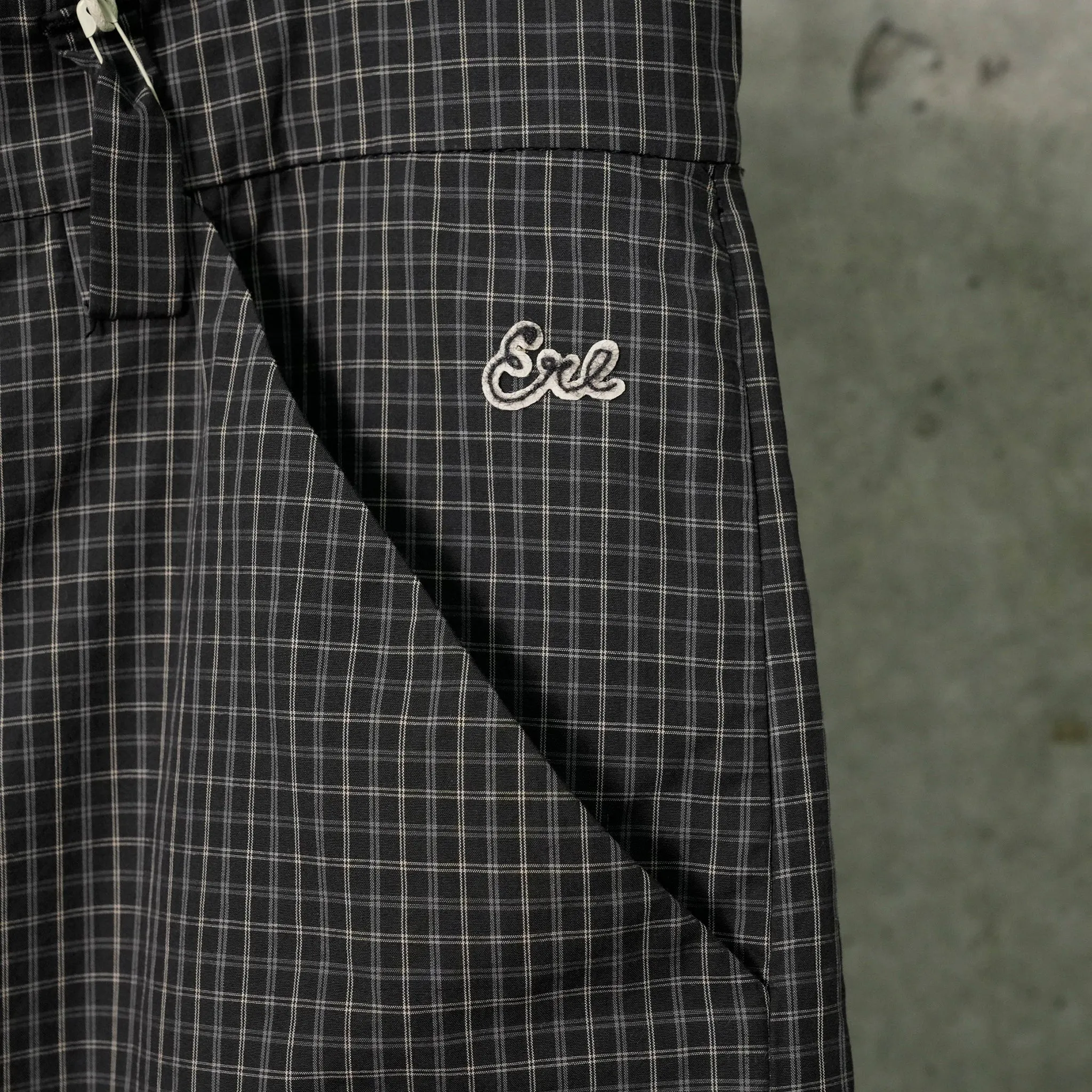 UNISEX TAILORED MINI PLAID SKATE SHORTS / BLACK