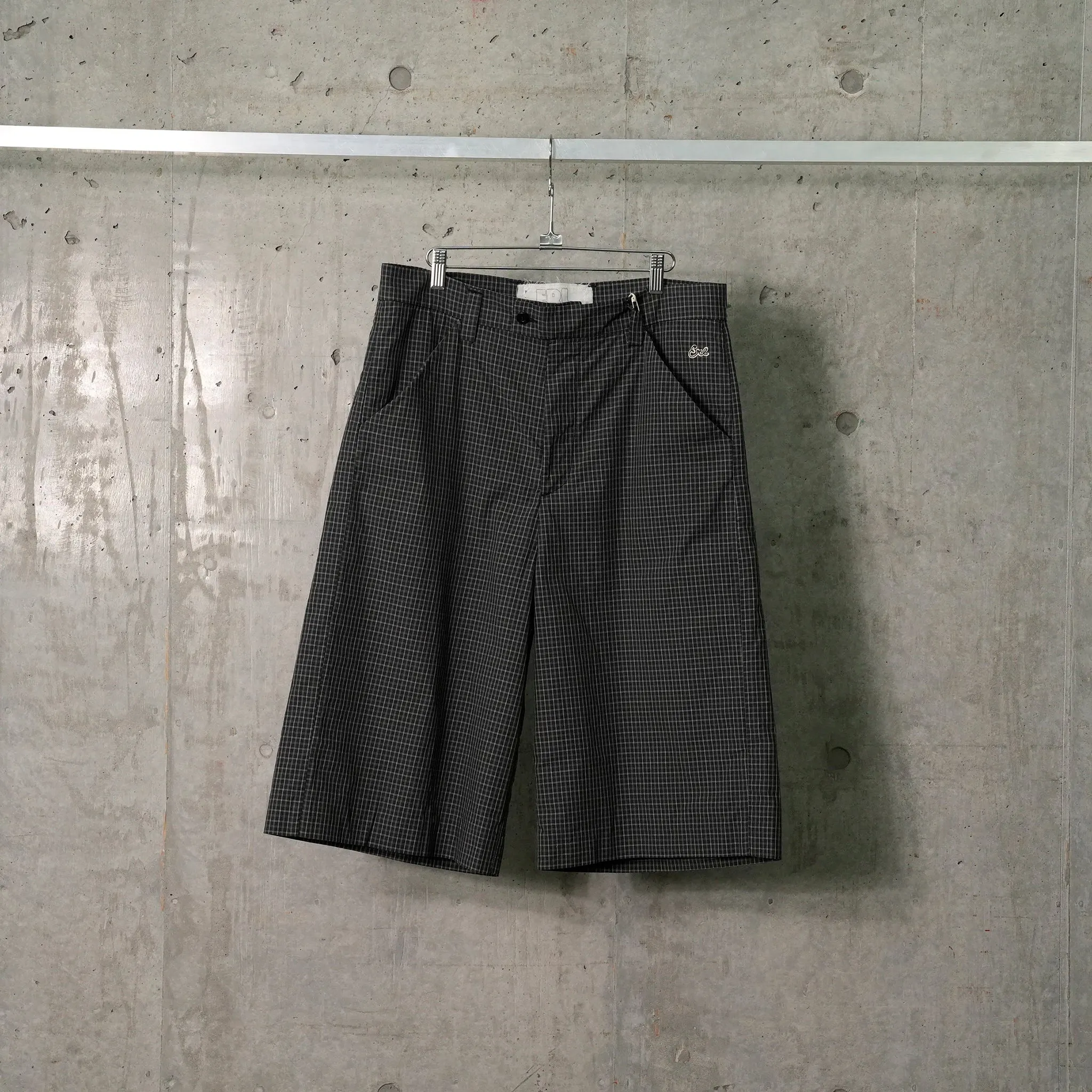 UNISEX TAILORED MINI PLAID SKATE SHORTS / BLACK