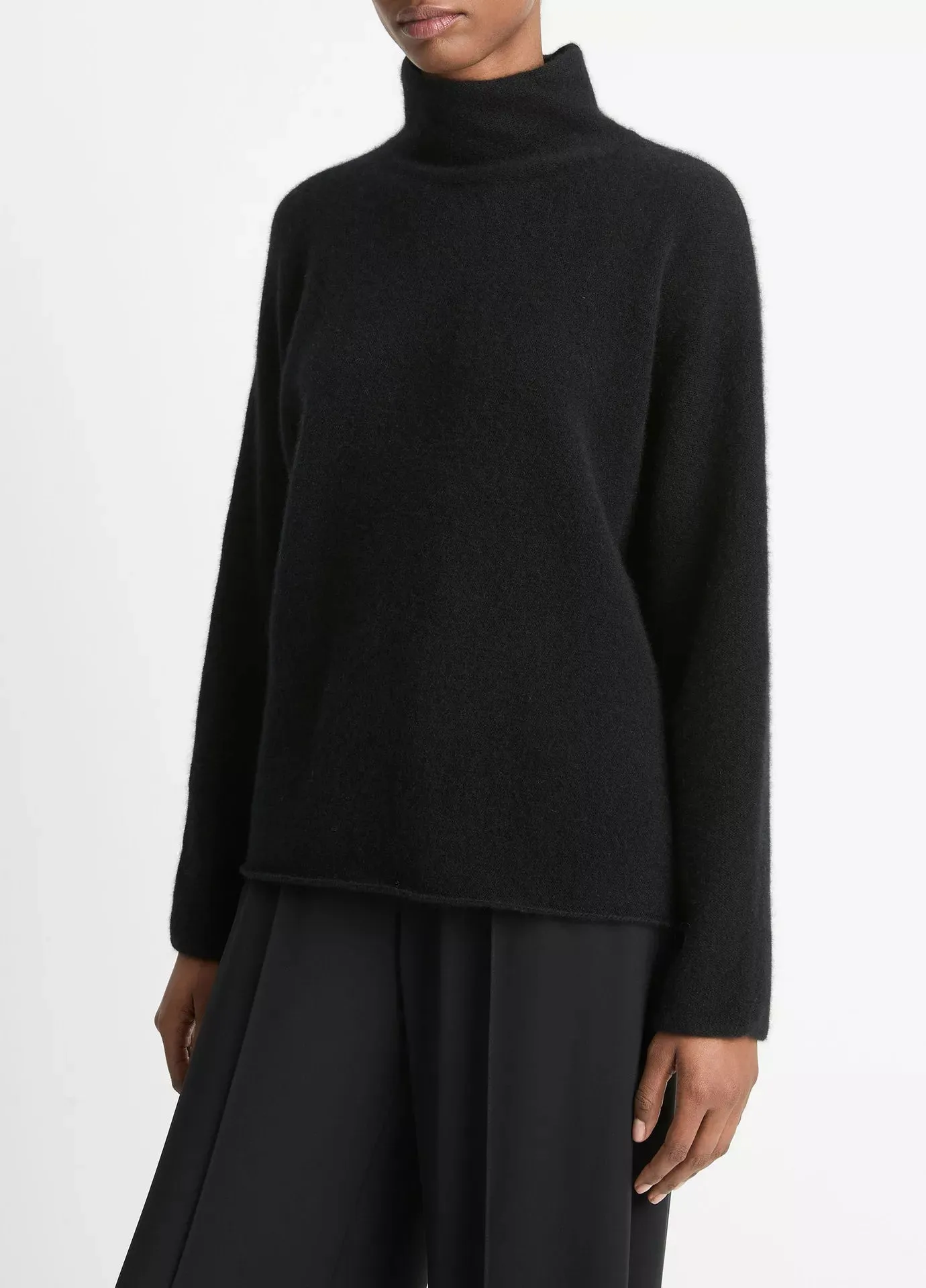 VINCE BOXY TURTLENECK BLACK